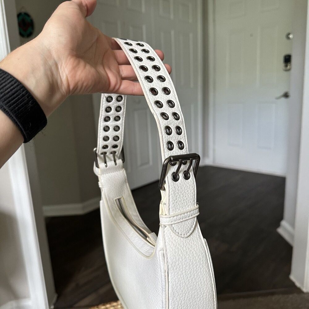 Urban Outfitters Lucy Crescent Bag In White And Silver - Picture 2 of 12